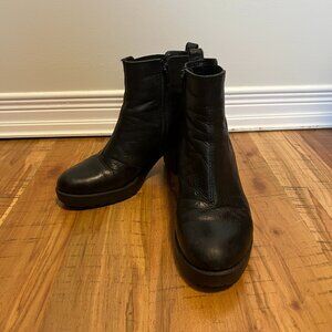 Vagabond Grace Black Leather Chelsea Chunky Heel Boots